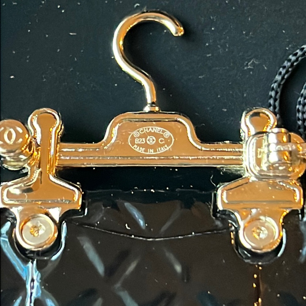 👜 CHANEL HANDBAG  BROOCH 👜 NWT 👜 - Picture 15 of 16